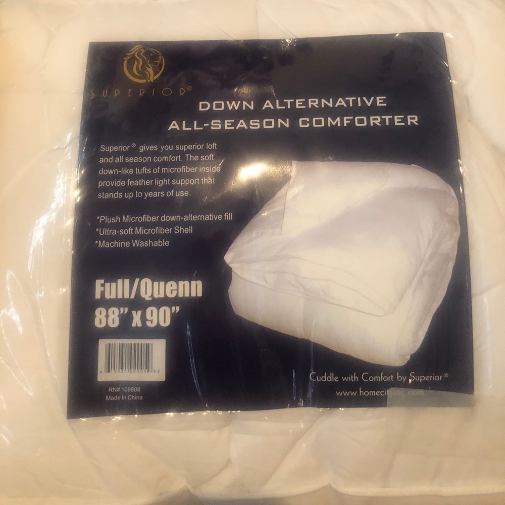 NWT Down Alternative Full/Queen Comforters
